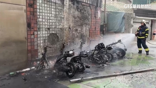 高雄三民區清晨火警　5機車燒剩骨架.無人傷