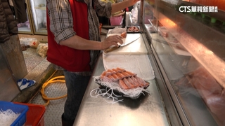 榮濱商圈年貨大街買氣旺　民眾一早擠爆掃魚貨