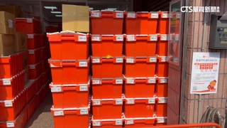 年前消費能力驚人　店到店門市.超商貨品堆成小山