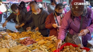 趕採買！　高雄肉豆公市場湧人潮　攤商：生意多一倍