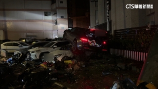 休旅車衝撞14車「卡車頂」　駕駛乘客趁亂逃跑