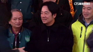 搶賴新年紅包「頭香」　粉絲拿當選報紙要簽名