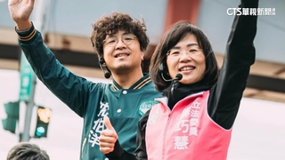 蘇巧慧秀20年老照片　見「黑長直」新科立委沈伯洋