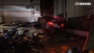 休旅車撞14車卡車頂　駕駛.乘客肇逃10小時到案