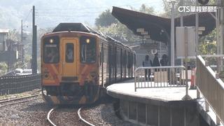 初三車流量大　十分-平溪路段遇台鐵脫軌塞爆