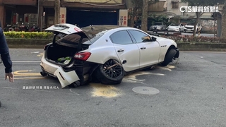 進口名車失控撞26機車　目擊民眾嚇壞「差點被撞」