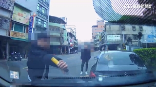 街上遇債主攔車噴辣椒水追債！　警獲報1分鐘逮人