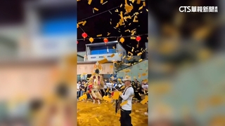 遶境狂撒紙錢！居民不滿吵雜.髒亂　環保局到場勸導