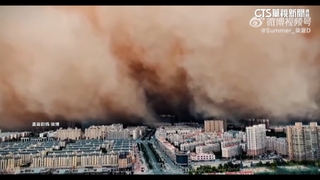 新疆紅色沙塵暴　驚人場面猶如世界末日