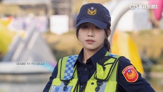 燈會另類「嬌點」　台中女警神似韓星秀賢引熱議