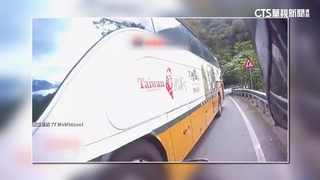 中橫恐怖驚魂！　客運逆向迎面衝　騎士嚇狂大叫