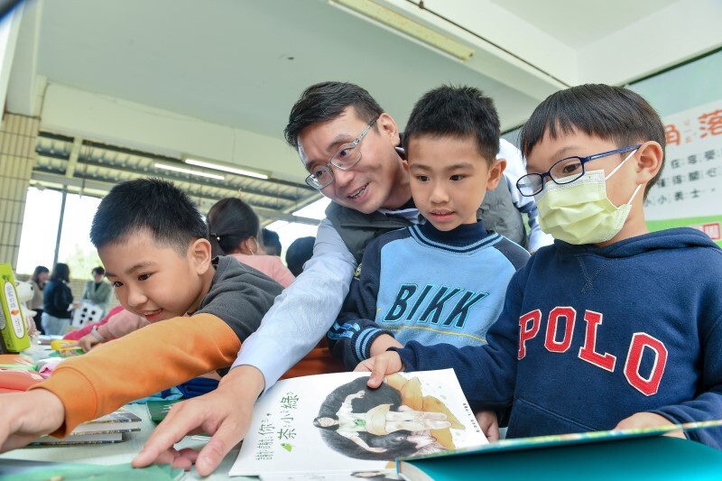 農村水保署臺北分署建置閱讀角落，將多元教學資源導入校園。照片來源：主辦單位提供