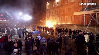 阿爾巴尼亞反政府示威　民眾怒擲汽油彈