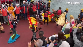 野柳元宵神明淨港　百人盛裝「跳港祈福」