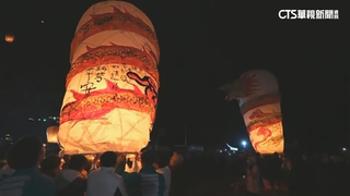 平溪天燈現「雙龍搶珠」　西門町「城現光龍」吸人潮