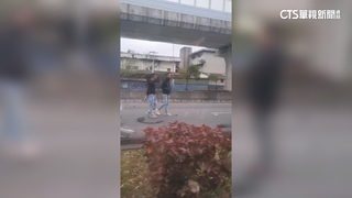 新莊路口2車高速追撞！　兒載八旬母雙雙受傷送醫