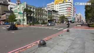 過彎失控衝竹市府廣場　男撞斷圓球護欄肇逃