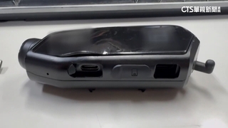 民眾控藍牙耳機充電插頭融化　業者籲：用原廠設備