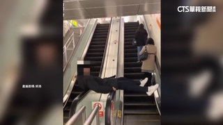 男躺電扶梯「狂轉」　新北捷運公司：最重罰7500元
