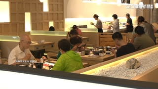 冰沙喝到「蟑螂翅膀」！　火鍋業者致歉：加強清消