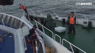 南海衝突！　中海警射高壓水柱　擊破菲船玻璃
