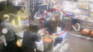 逛市場錢包遭竊？女留學生著急找　原來掉在傘中