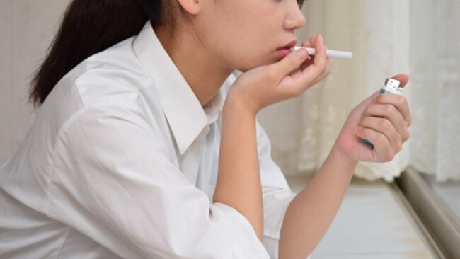 我國女性「吸菸率攀升」　連未成年也不例外 | 華視新聞