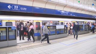 搭車最怕「後背包」擠人 他惑：為何不背前面？ 兩派人戰翻　