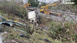 物流車撞小黃雙雙衝落邊坡　國3竹南段車禍釀3傷