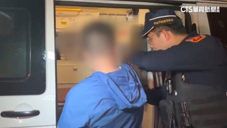 新店爆隨機攻擊！　男不明原因「拿鋤頭砍路人」釀3傷