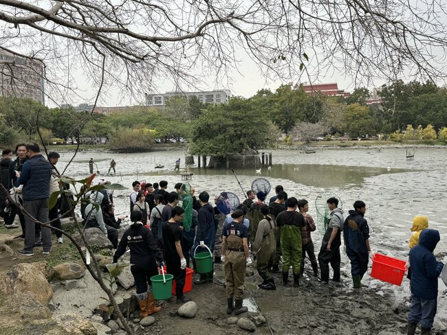 日本綜藝《池水抽光好吃驚》來台灣　網嗨翻：這個系列真的超猛 | 華視新聞