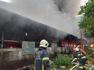 新北樹林工廠大火！ 侯友宜籲6區市民緊閉門窗、外出戴口罩