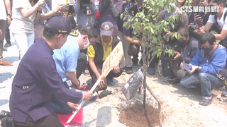 假釋後首公開露面　泰前總理塔克辛返清邁祭祖