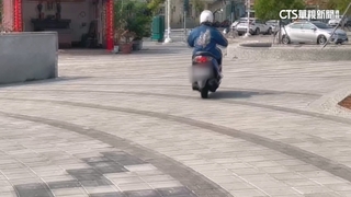 高雄綠園道騎士貪快「切西瓜」！　行人閃避險象環生