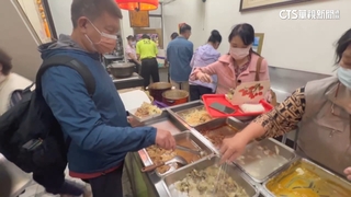 佛心！　高雄素食自助餐5樣菜銅板價　大排長龍