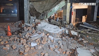 北市文昌街老宅「二樓地板坍塌」　爆巨響.毀騎樓機車