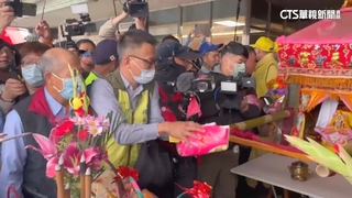 感動到哭！媽祖來看小姐姐了　停駕秀傳15分鐘