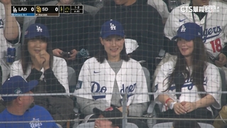 田中真美子愛相隨！　場邊觀賽與公婆擊掌歡呼