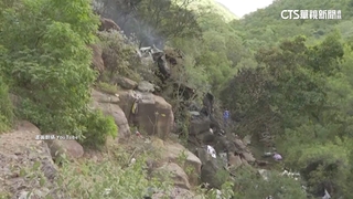 南非巴士失控墜深谷45死　僅一8歲女童倖存