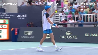 網球賽觀眾突暈倒　21歲選手辛納行為被讚「暖」