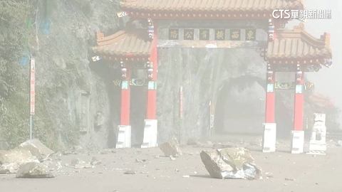 7.2強震蘇花公路橋斷路毀 道路中斷阻返家路