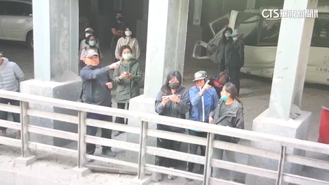 空拍機發現晶英員工 逾20人受困明隧道搖旗呼救