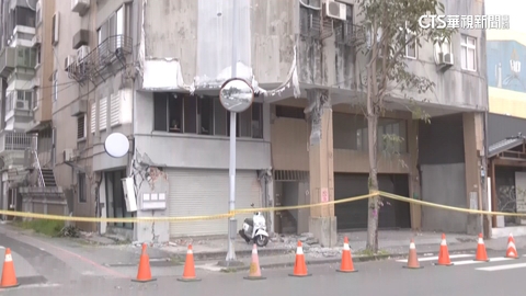 北濱街又有「軟腳樓」 獨家直擊住戶冒險返家取物