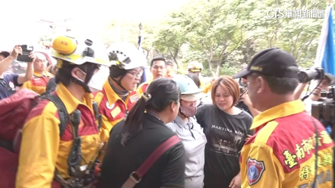 九曲洞受困9人全救出 母女重逢相擁而泣