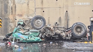 台61線砂石車墜落高架橋！　車體斷兩截　駕駛噴飛亡