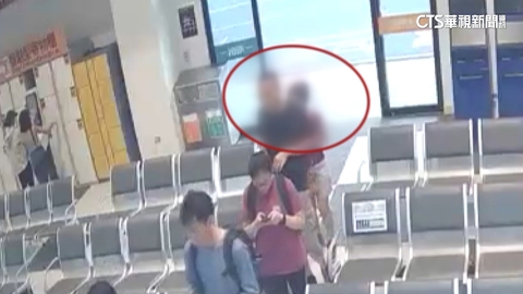 最新影像曝!星國夫婦搭觀光巴士 提早下車後失聯