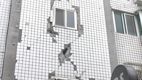 震後花蓮建物現「X」裂痕! 大樓居民急撤離
