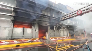 泰山南亞塑膠廠大火竄濃煙！　下風處居民請緊閉門窗