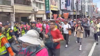 行程遲4小時！　大甲媽遶境趕路暫緩「鑽轎腳」