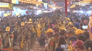 迎大甲媽！　新港奉天宮擠爆　信徒搶拍照留念